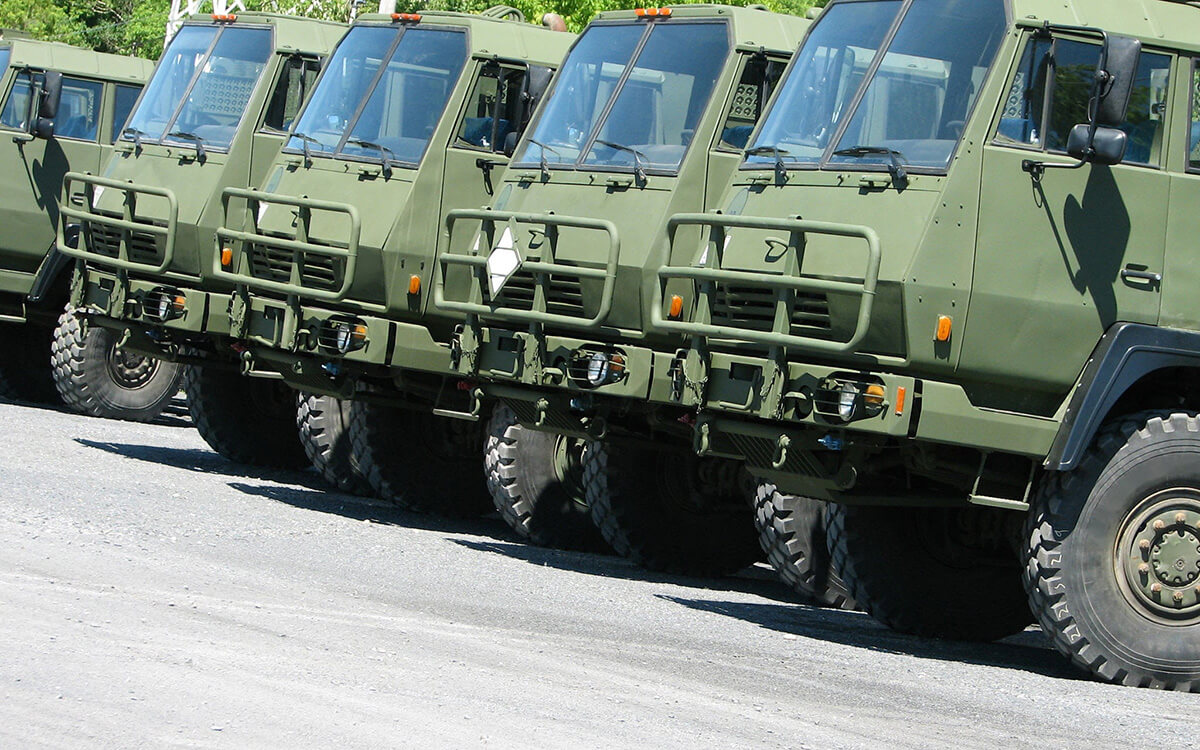 Кейс военной техники Сингапура | Повышение уровня управления безопасностью транспортных средств с использованием MDVR и ультразвуковых систем обнаружения слепых зон в сложных условиях